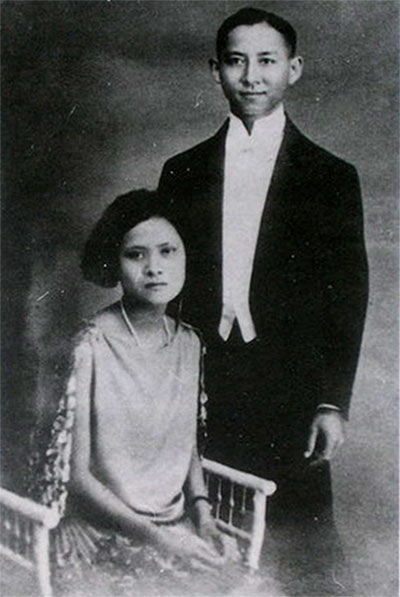 Prince_Mahidol_and_Mom_Sangwal.jpg